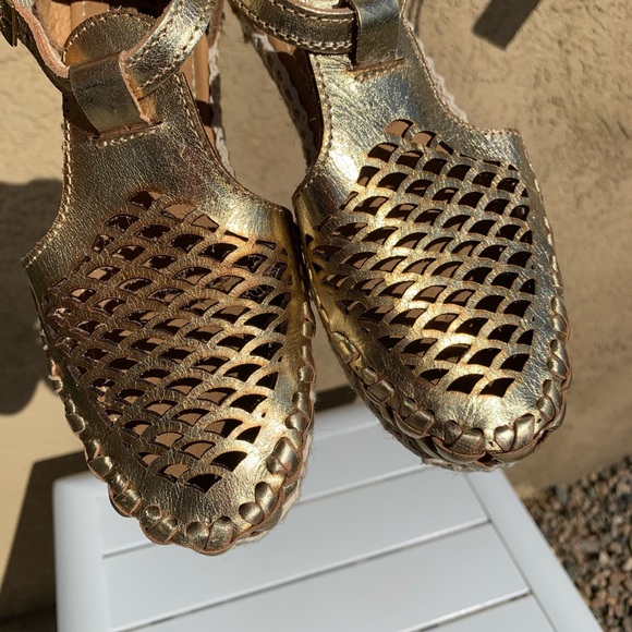 D’Arte Huarache metallic gold perforated espadrilles shoes size 24, US size 7 - Picture 10 of 16
